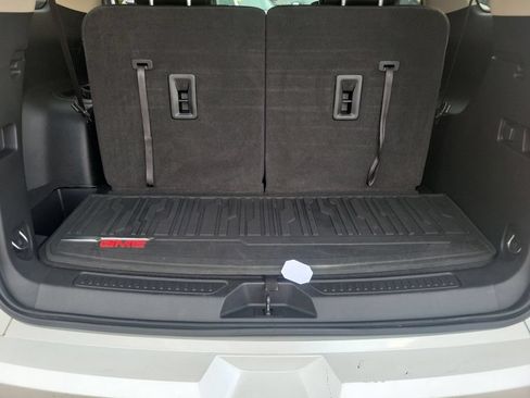 Used 2021 GMC Acadia Denali w/ Denali Technology Package FWD image 34