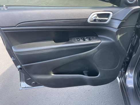 Used 2021 Jeep Grand Cherokee Laredo X image 11