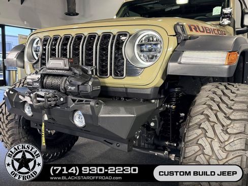 Used 2025 Jeep Wrangler Unlimited Rubicon AWD/4WD image 5