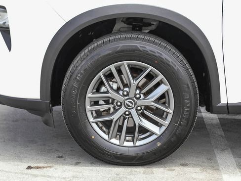 Used 2024 Nissan Rogue S FWD image 10