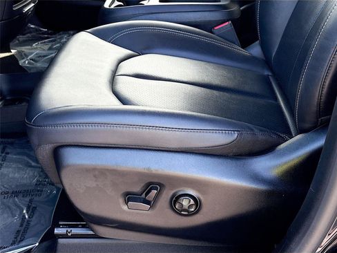 Used 2025 Chrysler Pacifica Select FWD image 21