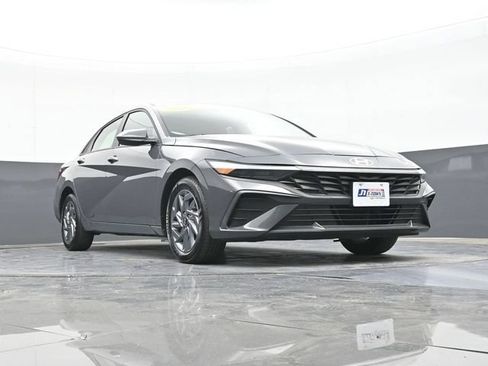 Used 2025 Hyundai Elantra Hybrid FWD image 52