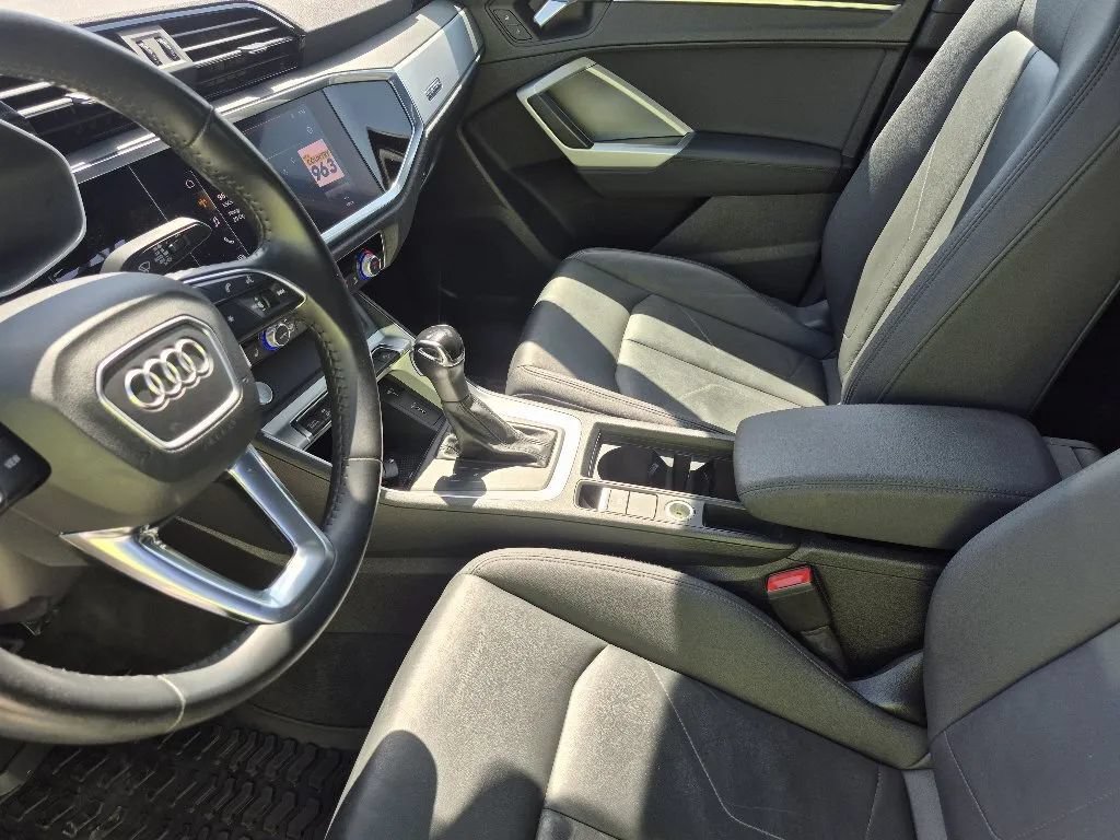 Used 2020 Audi Q3 2.0T Premium w/ Convenience Package AWD/4WD image 16