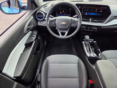 Used 2025 Chevrolet Trax LT w/ Driver Confidence Package FWD image 16