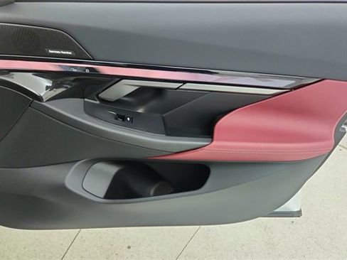 Used 2025 BMW 540i xDrive image 25