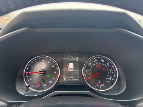 Used 2019 Toyota RAV4 XLE Premium image 22