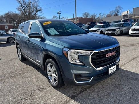 Used 2024 GMC Terrain SLE image 3