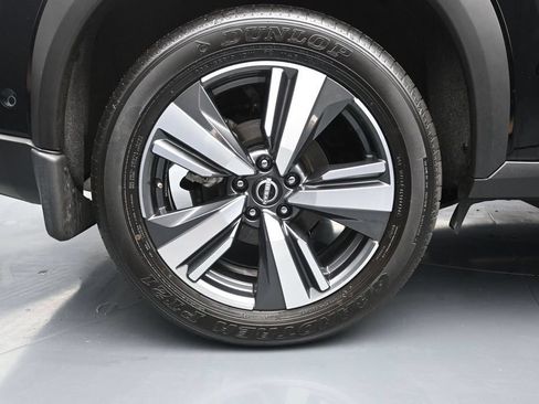 Used 2025 Nissan Rogue SL AWD/4WD image 16
