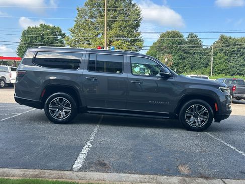 Used 2024 Jeep Wagoneer L Series II image 7