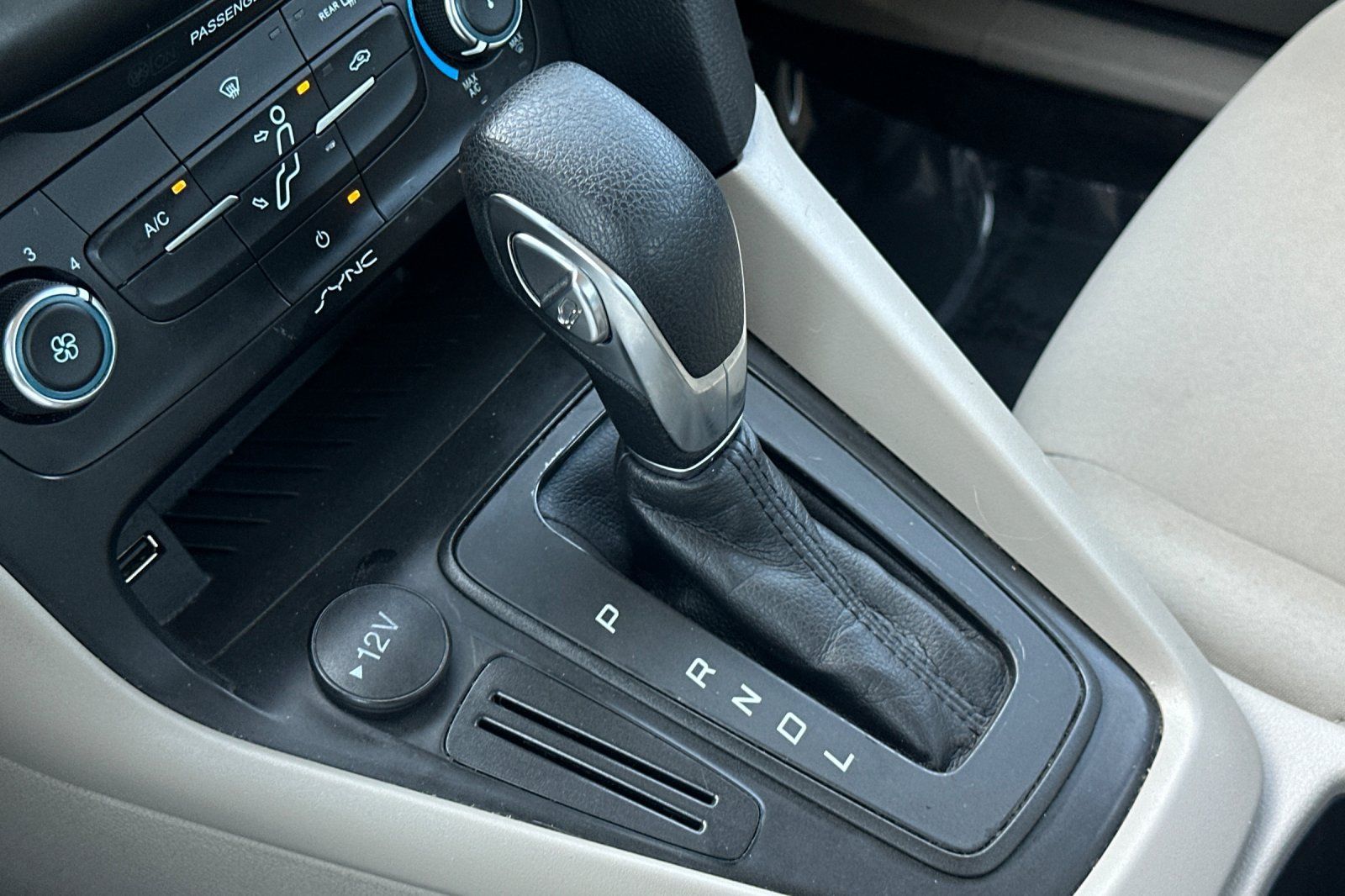 Used 2018 Ford Focus SE FWD image 26