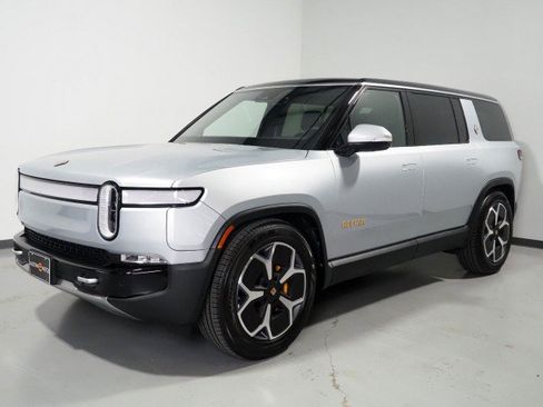 Used 2024 Rivian R1S AWD Adventure image 11