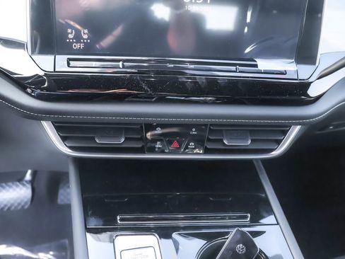 New 2026 Volkswagen Atlas Cross Sport SE image 28