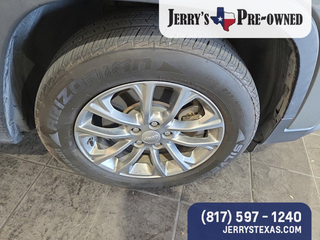 Used 2019 Jeep Cherokee Latitude Plus FWD image 4