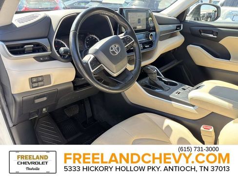 Used 2023 Toyota Highlander XLE FWD image 28