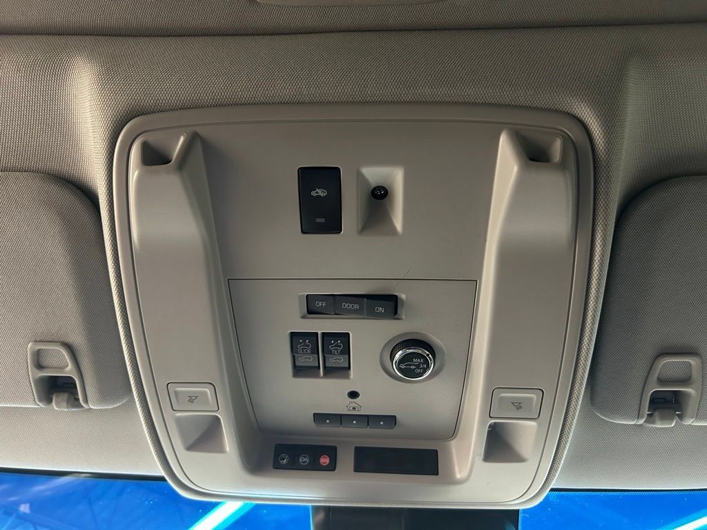 Used 2019 Cadillac Escalade Premium Luxury RWD image 27