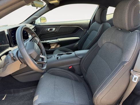 Used 2025 Ford Mustang Coupe RWD image 9