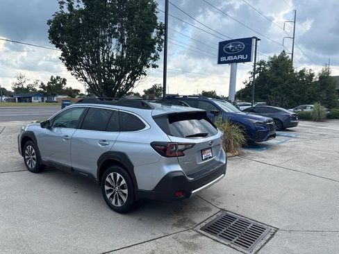 Used 2025 Subaru Outback Limited AWD/4WD image 5