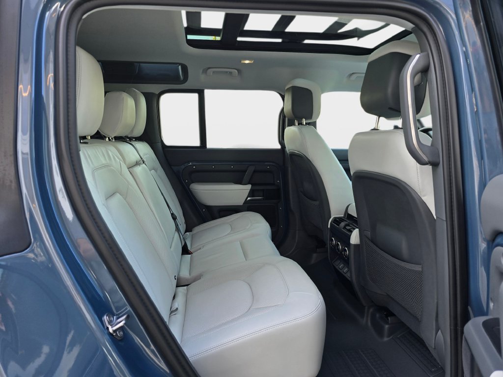 New 2026 Land Rover Defender 110 X-Dynamic SE AWD/4WD image 11