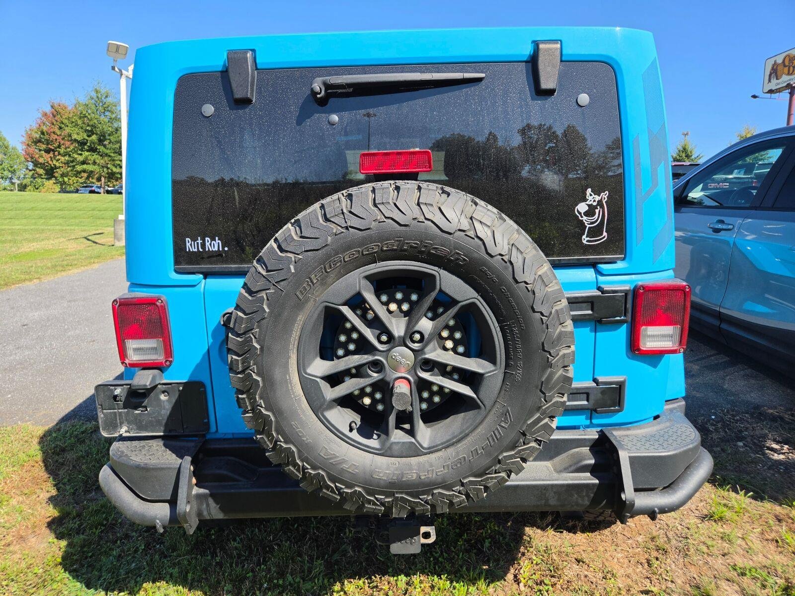 Used 2017 Jeep Wrangler Unlimited Sahara AWD/4WD image 7