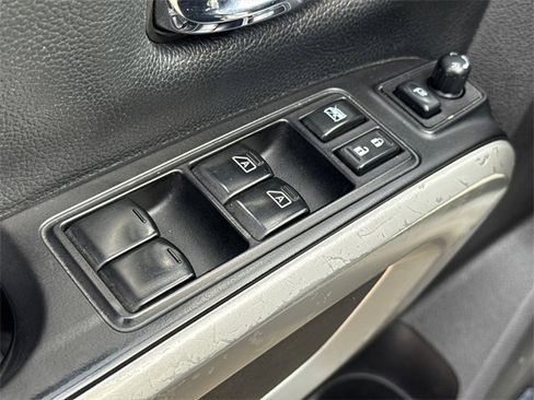 Used 2017 Nissan Titan SL image 19