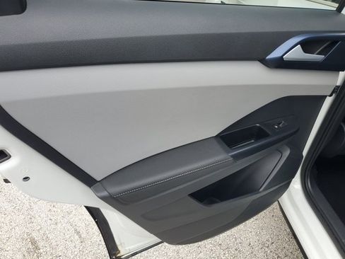Used 2024 Volkswagen Taos SE FWD image 19