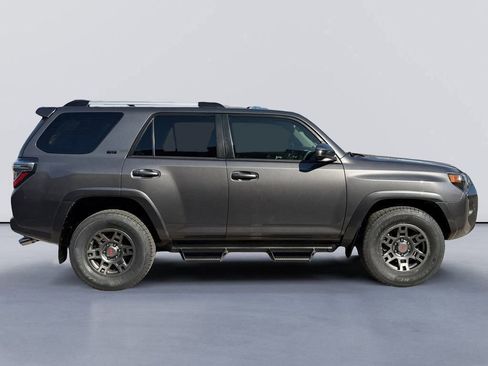 Used 2020 Toyota 4Runner SR5 image 2