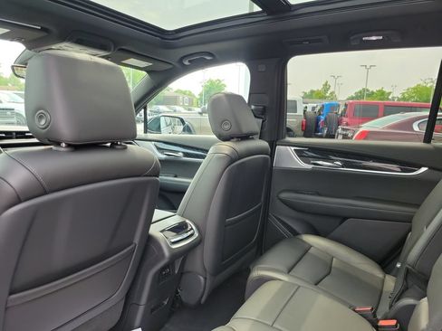Used 2020 Cadillac XT6 Premium Luxury AWD/4WD image 16