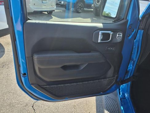 New 2025 Jeep Gladiator High Tide image 10