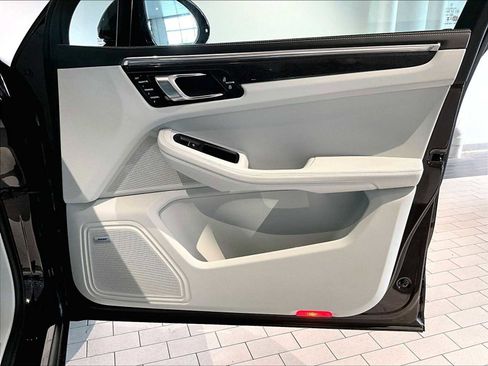 Used 2025 Porsche Macan image 27