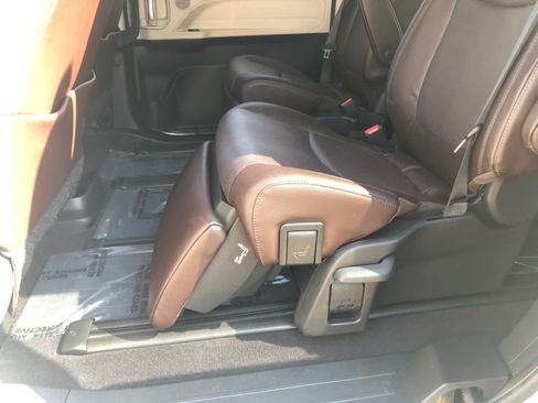 Used 2024 Toyota Sienna Platinum FWD image 21