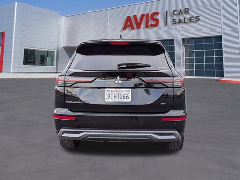 Used 2025 Mitsubishi Outlander SE image 7
