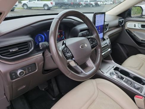 Used 2022 Ford Explorer Platinum w/ Technology Package AWD/4WD image 16