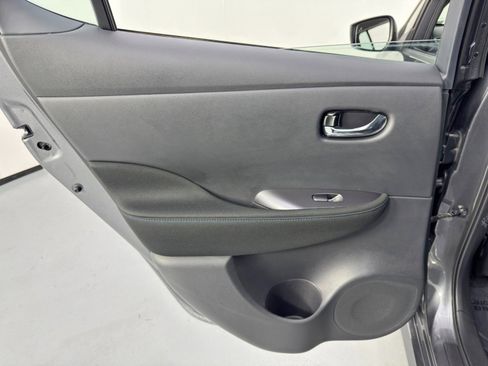 Used 2025 Nissan Leaf S image 34