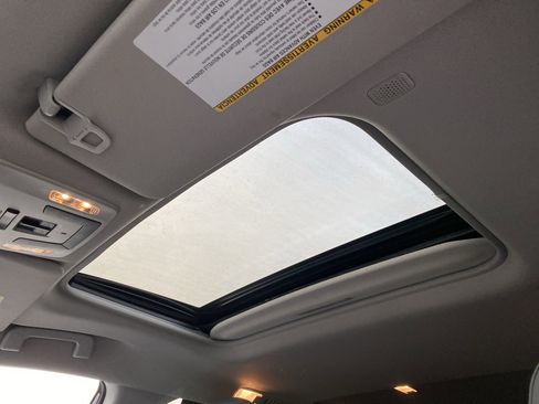 Used 2021 Toyota Sienna Limited image 10