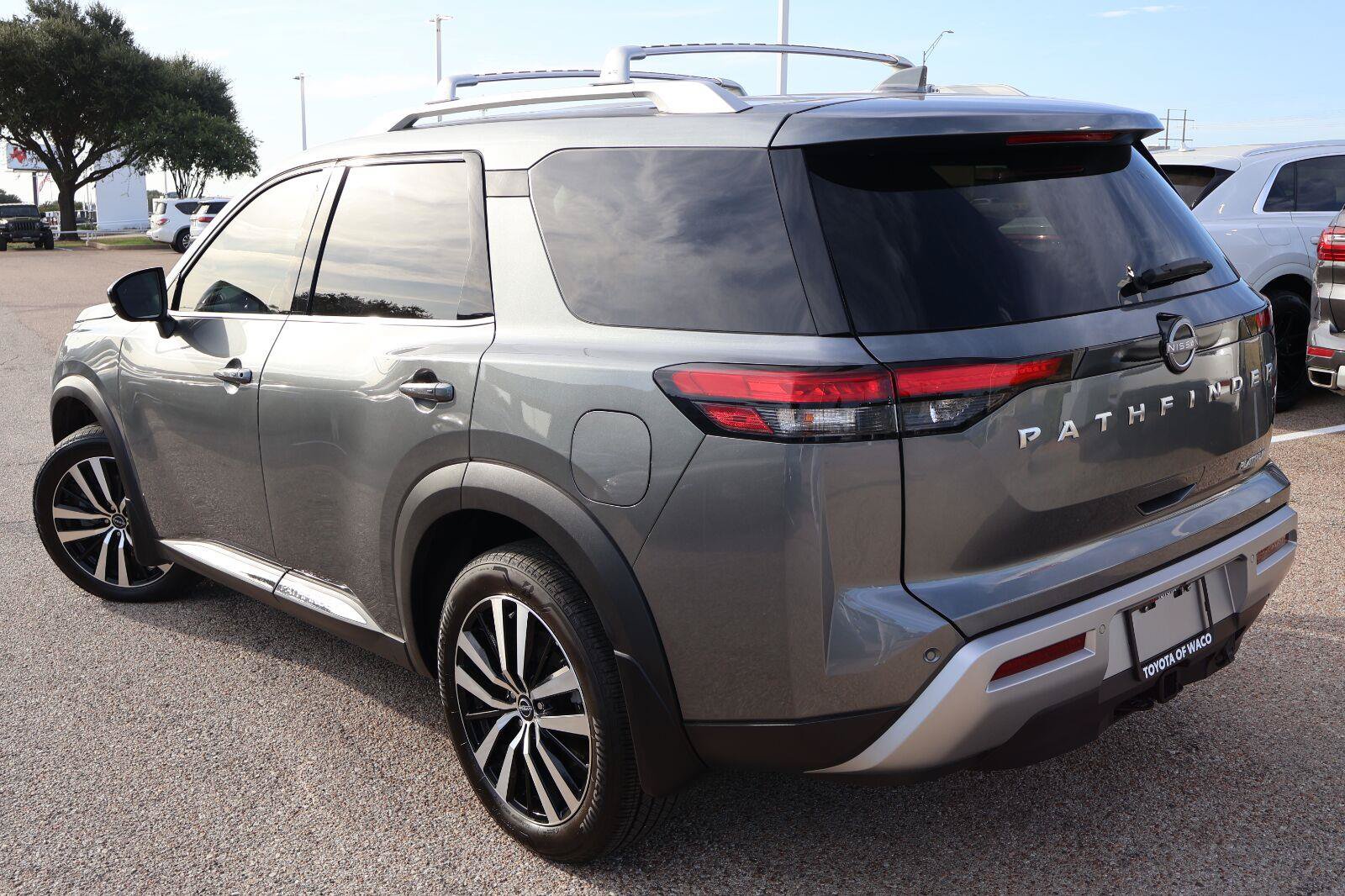 Used 2025 Nissan Pathfinder Platinum w/ Cargo Package FWD image 5