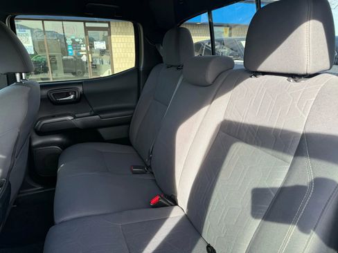 Used 2019 Toyota Tacoma TRD Off-Road image 18