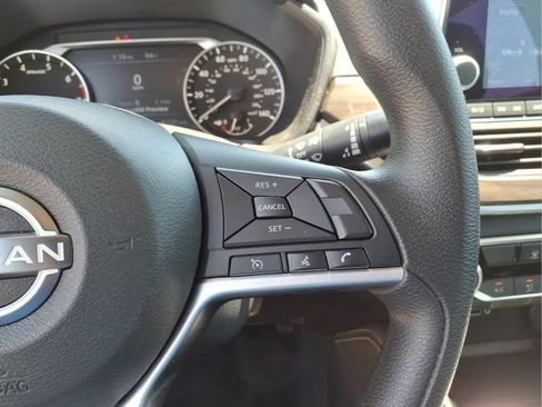 Used 2023 Nissan Altima 2.5 SV FWD image 17