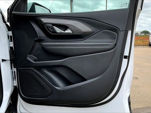 Used 2024 GMC Terrain SLE image 23