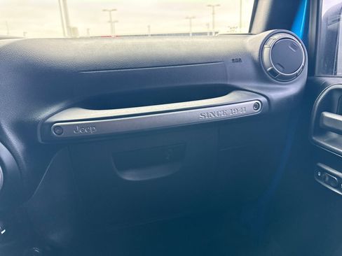 Used 2015 Jeep Wrangler Unlimited Sport image 30