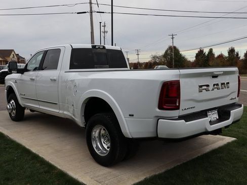 Used 2025 RAM 3500 Limited w/ Max Tow Package image 37