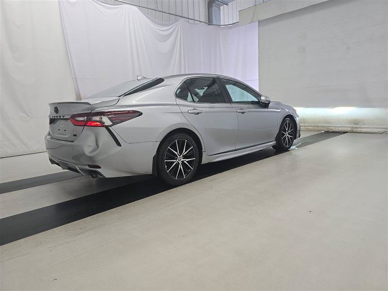 Used 2021 Toyota Camry SE w/ Cold Weather Package FWD image 6