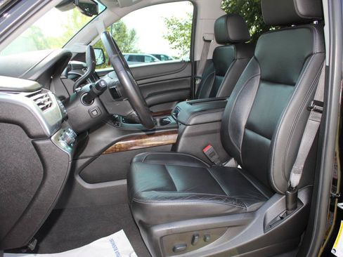 Used 2019 Chevrolet Tahoe LT w/ Luxury Package AWD/4WD image 11