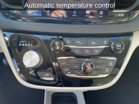 Used 2021 Chrysler Pacifica Touring-L image 23