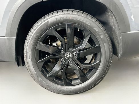 Used 2023 Volkswagen Taos SE w/ Black Wheel Package AWD/4WD image 11