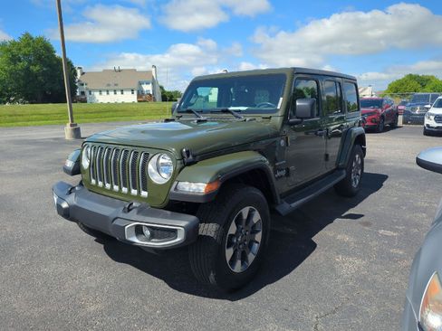 Used 2023 Jeep Wrangler Unlimited Sahara w/ Cold Weather Group AWD/4WD image 3