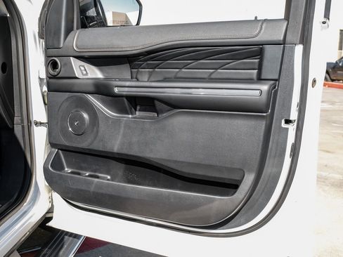 Used 2018 Ford Expedition Platinum image 45