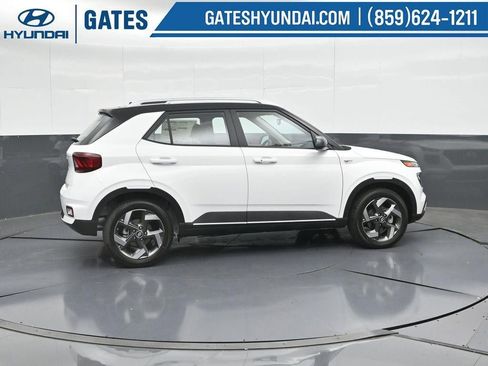 New 2025 Hyundai Venue Limited image 3