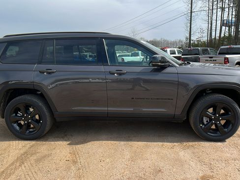 New 2025 Jeep Grand Cherokee L Altitude image 7