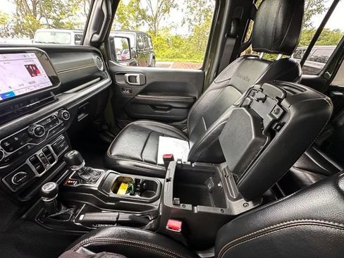 Used 2024 Jeep Wrangler Unlimited Sahara w/ Technology Group AWD/4WD image 26