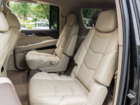 Used 2016 Cadillac Escalade ESV Premium AWD/4WD image 32